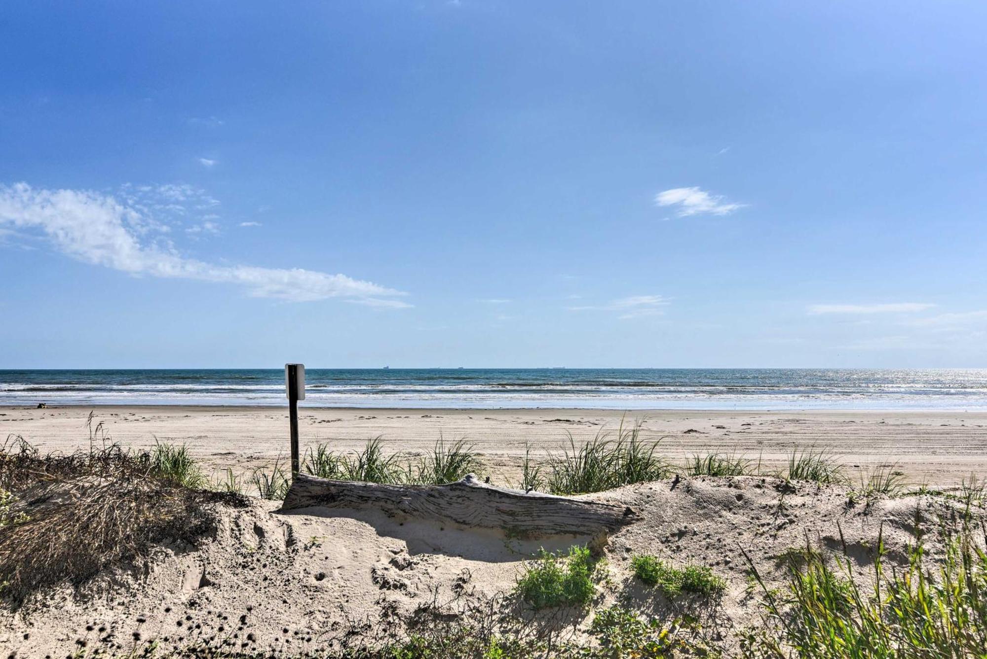 Surfside Beach Retreat With Deck And Ocean Views Exteriör bild